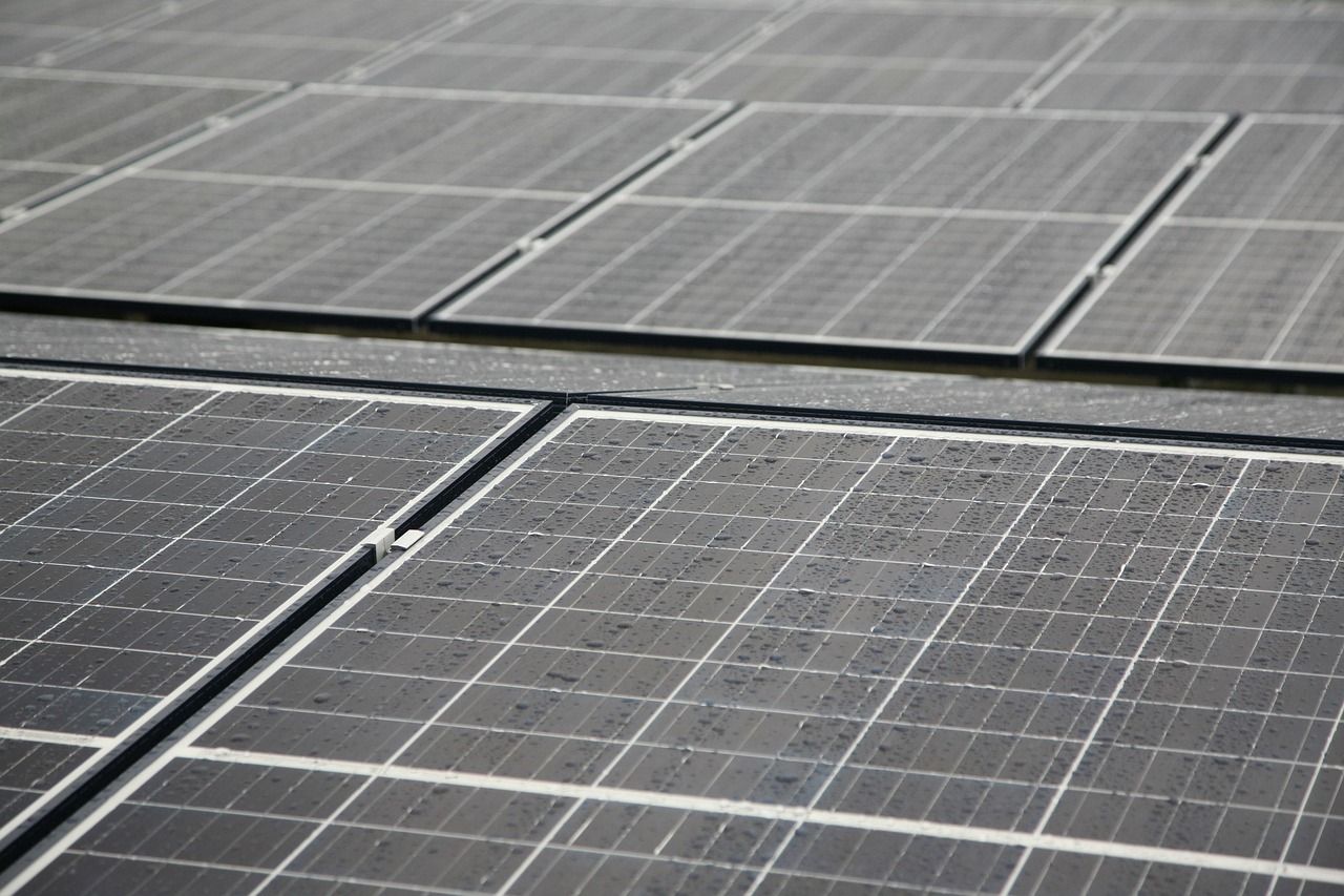 découvrez tout sur le photovoltaïque : fonctionnement, avantages, aides et solutions pour produire votre propre électricité solaire en toute simplicité.
