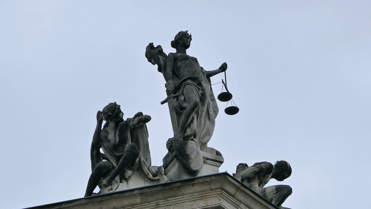 découvrez la justice transformatrice, une approche innovante qui vise à réparer les torts, restaurer les relations et favoriser des communautés plus justes et inclusives au-delà des systèmes traditionnels de punition.