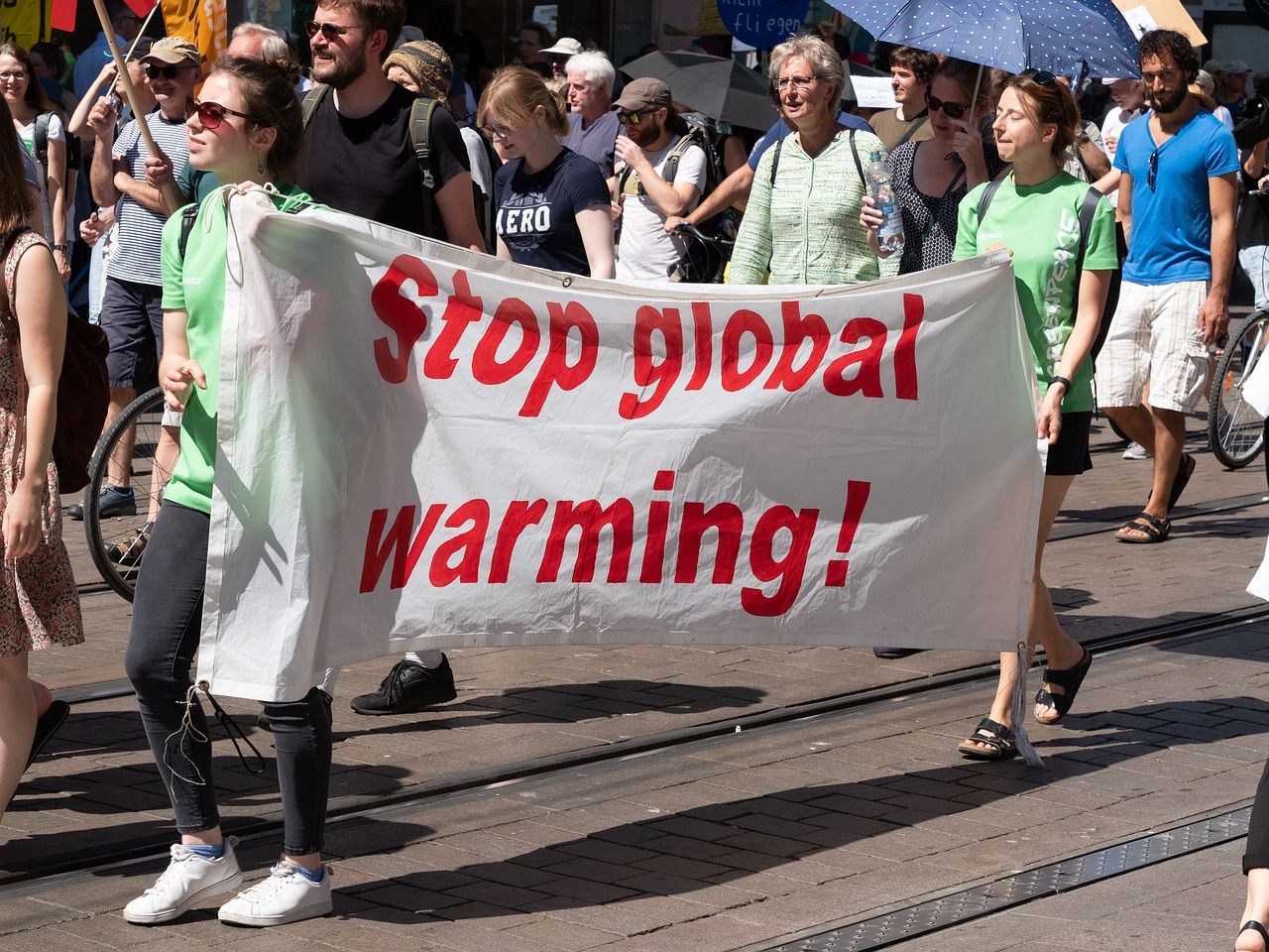 découvrez comment la gouvernance climatique mondiale façonne les politiques environnementales et promeut la coopération internationale pour lutter contre le changement climatique. explorez les enjeux, les acteurs clés et les initiatives visant à garantir un avenir durable pour notre planète.