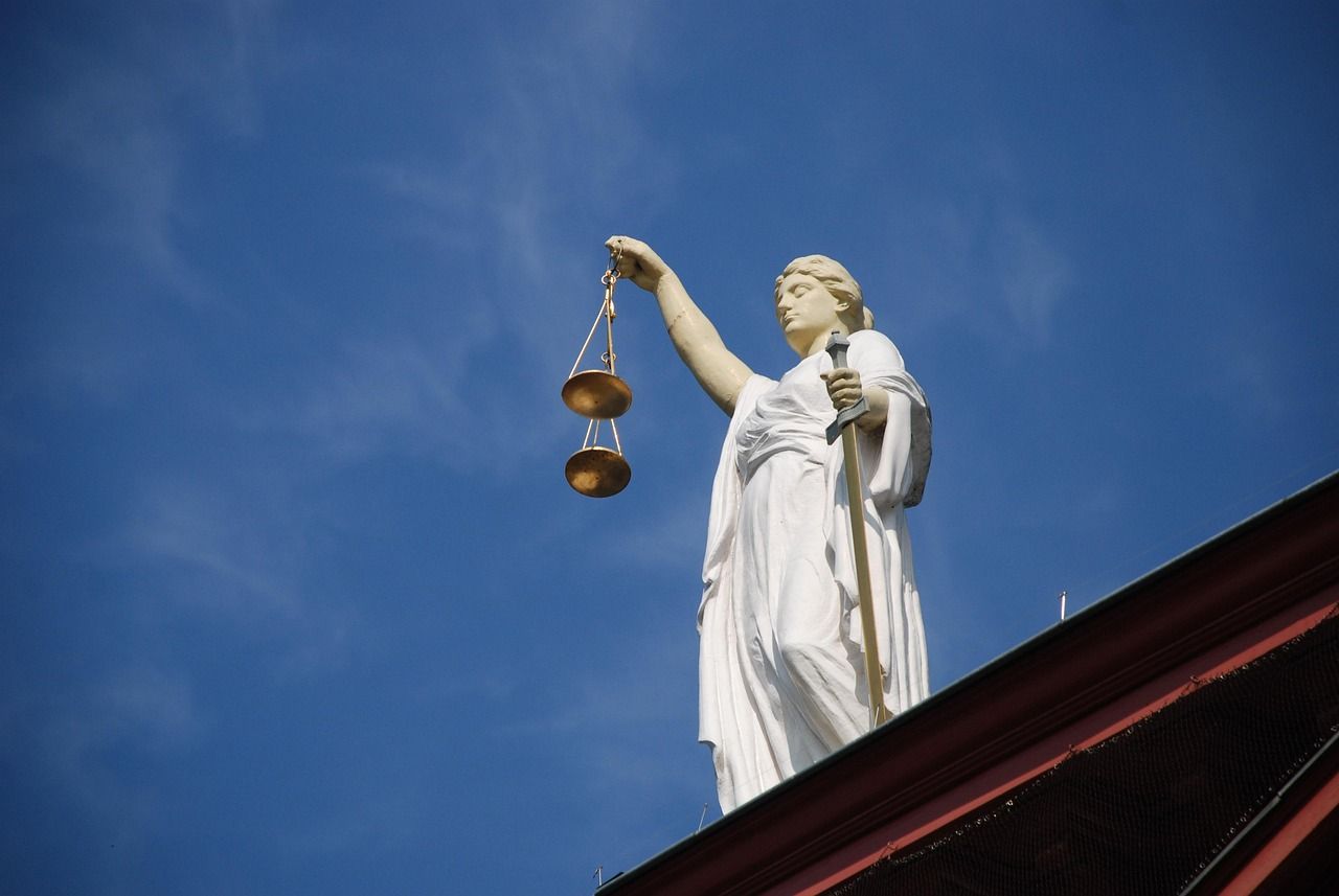 la justice transformative propose une approche innovante pour traiter les conflits et les injustices, en favorisant la réparation et la réconciliation plutôt que la punition. découvrez comment ce modèle peut transformer les systèmes judiciaires et promouvoir des solutions durables.