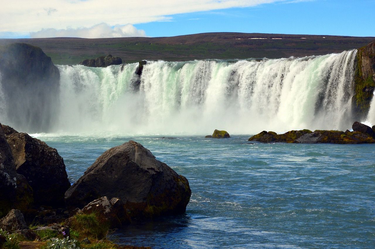 découvrez les avantages de l'hydroélectricité, une source d'énergie renouvelable propre et durable, exploitable grâce à la force de l'eau.
