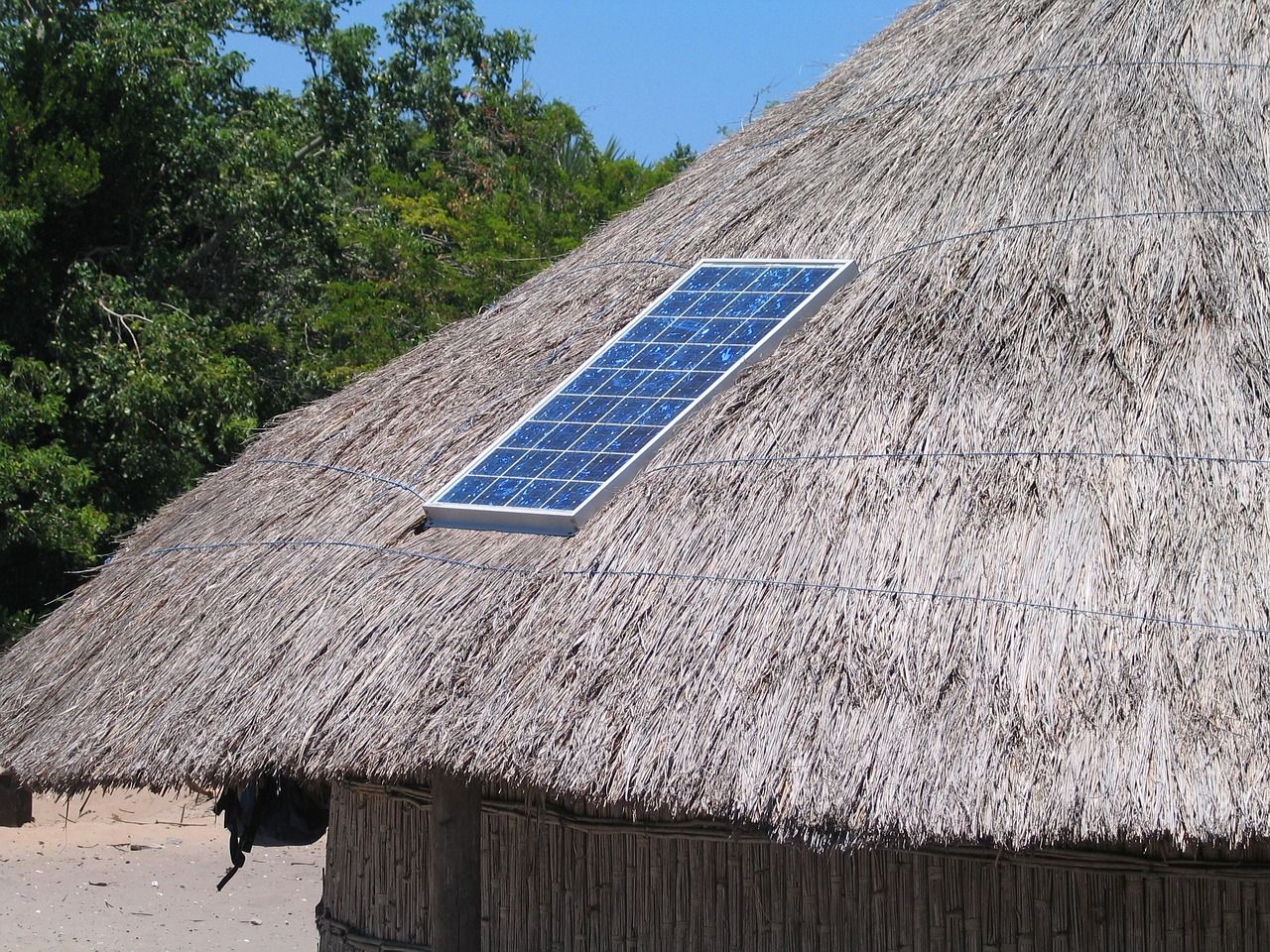 découvrez les panneaux solaires sur toit, une solution écologique et économique pour produire votre propre énergie. maximisez l'efficacité énergétique de votre maison tout en réduisant votre empreinte carbone avec des installations de panneaux solaires modernes et esthétiques.
